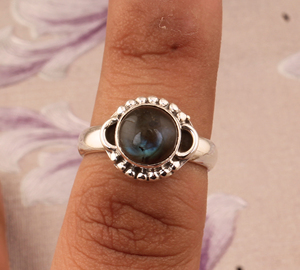 Bague en labradorite véritable à coupe ronde pour femme, style bohème tendance, faite à la main, avec pierre précieuse unique, bague en pierre de lune, vente en gros - Product Image 5