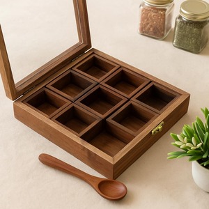 Boîte à épices en bois artisanale de qualité supérieure avec plusieurs compartiments et couvercle, organiseur de rangement pour masala de cuisine, disponible à la vente - Product Image 6