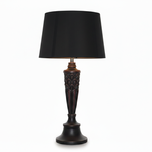 Lampe de table de luxe au design élégant, présentant une finition en noyer riche, des motifs floraux sculptés et un abat-jour moderne en forme de tambour noir. - Product Image 1