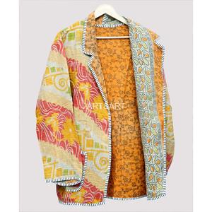 Chaqueta de Algodón Acolchada Ecológica con Bordado Kantha Vintage para Mujer, Cuello en V Floral, Ribete en Contraste, Bolsillos, Estilo Blazer - Product Image 5