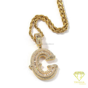 จี้เพชรโมอิสซาไนต์รูปตัวอักษร B พร้อมสร้อยคอแบบ Iced Out ประดับเพชรทรงกลม พร้อมสร้อยเทนนิสเคลือบทอง - Product Image 3