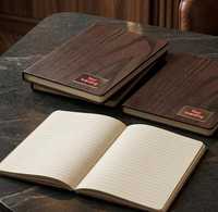 Carnet de notes A5 haut de gamme avec couverture en bois et logo LED rechargeable |   192 pages |   Agenda d'affaires de luxe en bois avec couverture rigide