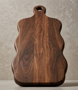 Planche à découper robuste en bois de manguier teinté noyer, plateau à fromage festonné avec poignée ronde - Product Image 3