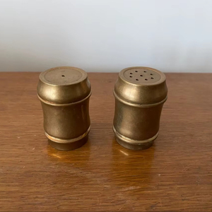 Ensemble décoratif de salières et poivrières en métal pour table à manger, événements de mariage et décoration de restaurant - Product Image 1