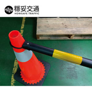 Poteaux d'entraînement rétractables portables et réfléchissants pour la vitesse et l'agilité, fabriqués à Taïwan, pour le football et le basketball, utilisables comme cônes de signalisation et barrières de protection. - Product Image 4