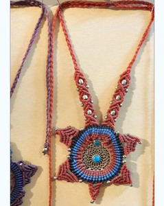 Collier en macramé cercle plaqué or laiton, fils multicolores, réglable, style bohème, fait main, bijou statement - Product Image 1