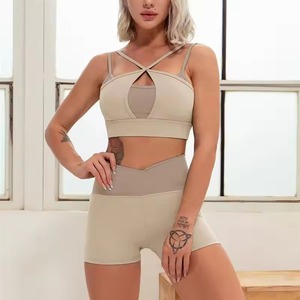 Ensemble de yoga et de fitness pour femmes, personnalisé, de haute qualité, respirant, avec coutures 3D sculptantes et logo frontal - Product Image 4