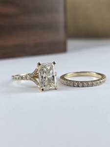 Anillo Romántico East West con Diamante Cultivado en Laboratorio de Corte Radiante de 3.01CT, Oro Sólido de 14K, Joyería para Compromiso, Boda o Propuesta para Ella - Product Image 1