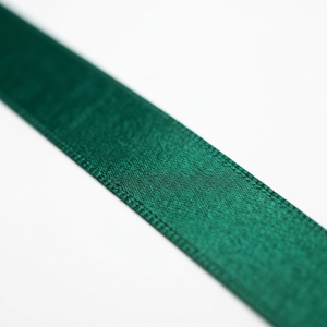 Ruban satin uni vert chasseur 6 mm 100 % polyester infroissable, vente en gros, 20 rouleaux x 8 mètres, pour étiquettes de fêtes et couronnes - Product Image 4