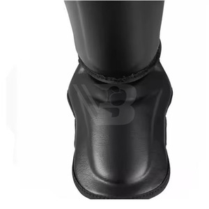 Protège-tibias de kickboxing MMA fabriqués au Pakistan, protection professionnelle, cadre métallique, design léger, pliables, en cuir PU, Muay Thai - Product Image 6