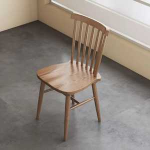 Silla de Comedor Tradicional de Madera Maciza de Roble con Respaldo en Escalera, Diseño Ergonómico para Cocina, Asientos Profesionales para Restaurantes y Cafeterías - Product Image 1