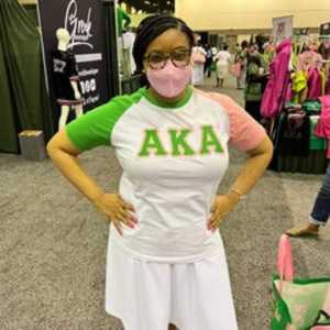 Aka เสื้อกำมะหยี่สีขาวสีเขียวชมพูแบบพรีเมียมเสื้อผู้หญิงปักลายตัวอักษรกรีกเสื้อลำลองคุณภาพสูง - Product Image 4