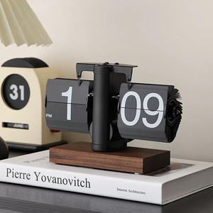 Horloge de bureau artisanale en bois de manguier - Design asymétrique - Vente en gros - Product Image 3