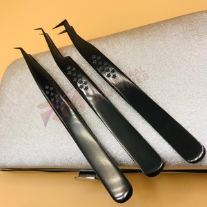 Pince à épiler pour extensions de cils en acier inoxydable noir RMI, pointe lisse 10 mm, antistatique, emballage en boîte cartonnée, étui magnétique - Product Image 1