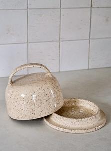 Mantequillera con tapa arqueada y diseño de cúpula, plato compacto para servir, almacenamiento higiénico de mantequilla para uso en cocinas modernas - Product Image 2