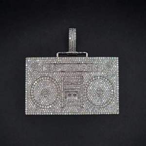 จี้เงินแท้ 925 ประดับมอสซาไนต์ ชุบโรเดียม สไตล์ฮิปฮอป พร้อมอักษรย่อสั่งทำพิเศษ - Product Image 1