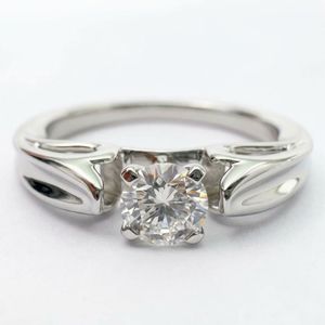 Bague de fiançailles solitaire en diamant de laboratoire rond certifié IGI 0,30 carat, en platine PT950 massif, avec sangle cathédrale - Product Image 1