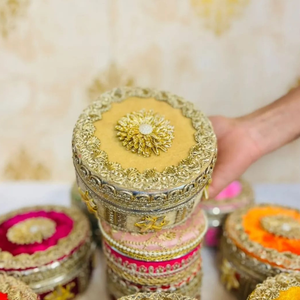 Caja de Regalo de Boda de Terciopelo Beige de Lujo, Caja Redonda Dorada Hecha a Mano para Frutos Secos, Joyas y Dulces, Venta al Por Mayor - Product Image 3