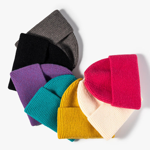 Nouveau bonnet en jacquard uni tendance pour l'hiver, matière de qualité supérieure, bonnet décontracté à vendre - Product Image 5