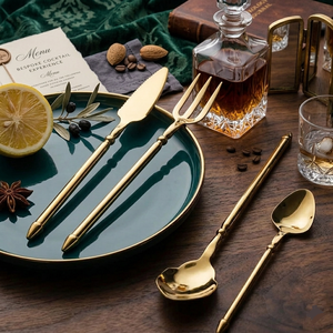 ชุดช้อนส้อมทองหรูหรา สแตนเลสสตีล 4 ชิ้น ชุดอุปกรณ์บนโต๊ะอาหารสุดหรู ช้อน ส้อม มีด สำหรับงานแต่งงาน โรงแรม ร้านอาหาร - Product Image 1