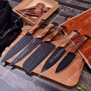 Couteaux de Chef BBQ en Acier Inoxydable à Lame Martelée Noire, Manche en Bois de Frêne, Prise en Main Solide, Durables, Lot de 5 Pièces avec Sac en Cuir Tendance - Product Image 4