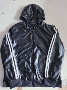 Sudaderas con capucha de cuero para hombre, chaquetas casuales de moda para uso diario con textura de cuero suave y ajuste cómodo y relajado. - Product Image 3