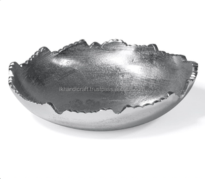 Nouveauté bol à fruits décoratif en métal argenté artisanat moderne avec bord de vague design festonné pour la décoration intérieure et la cuisine - Product Image 1