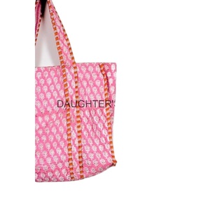 Sac à bandoulière matelassé en coton imprimé floral fait à la main pour femmes prix de gros à la mode avec deux poignées style dame - Product Image 4