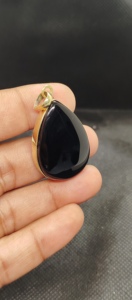 Collar con Colgante de Ónix Negro Natural en Bisel, Chapado en Oro, Forma de Pera, Joyería Moderna con Dijes de Latón para Mujer - Product Image 3