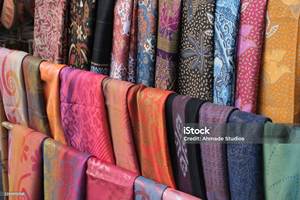 Écharpe en mélange de lin et de coton à motifs floraux avec tissu en toile, douce et agréable pour la peau, idéale pour l'hiver, pour les femmes musulmanes - Product Image 4