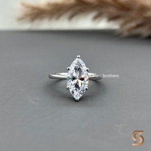 Anillo de Compromiso y Boda con Moissanita Corte Marquesa, Oro 10K con Baño de Rodio, Engaste Catedral, Diseño Elevado, Lujoso, Elegante y Atemporal - Product Image 2