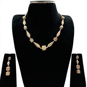 Juego de Joyería Clásica de Lujo en Oro Sólido de 22K para Bodas y Fiestas, con Gargantilla y Aretes para Mujer - Product Image 1