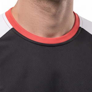 Tenue de football personnalisée haute performance pour hommes, ensemble maillot et short à manches courtes, col rond - Product Image 4