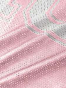 Maillot de sport surdimensionné en maille rose et blanc personnalisé par sublimation OEM, style streetwear, avec logo personnalisé, fabrication en usine - Product Image 5