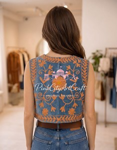 Éxito de Ventas 2026: Elegante y Cálido Abrigo de Invierno con Diseño Étnico, Hecho a Mano en Rajastán con Algodón Ecológico y Terciopelo Azul con Cuello en V - Product Image 5