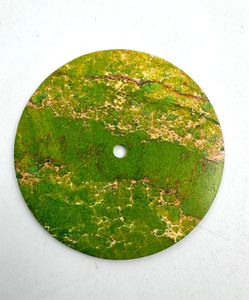 Cadran de montre en jaspe vert 33 mm, composant en pierre précieuse poli sur une face avec trou central de 2 mm, marque K Gems, pierre non montée - Product Image 1