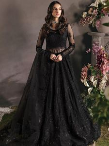 Vestido de Novia Negro Estilo Princesa con Cuentas, Manga Larga, Escote Redondo, Largo hasta el Suelo, Cola Capilla, Estilo Clásico - Product Image 4