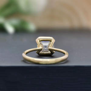 Anillo de compromiso de moissanita de corte Asscher en oro amarillo sólido de 14 quilates con ajuste de medio bisel, regalo de boda o aniversario - Product Image 5