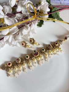 Collier choker élégant en or Kundan avec boucles d'oreilles en laiton, directement de l'usine, disponible à prix compétitif - Product Image 6