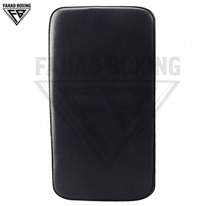 Escudos de Boxeo Ajustables con Gancho y Bucle, Antideslizantes, Totalmente Negros, para Entrenamiento Deportivo, de Calidad Premium, Personalizables y Duraderos, Modelo 2026 - Product Image 2