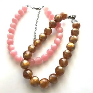 Collier coloré vintage en résine géométrique perlée, bijou de mode unisexe, accessoire léger et élégant pour fêtes et occasions décontractées - Product Image 4