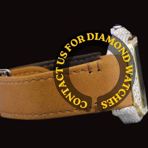 Reloj de Lujo con Diamantes Moissanite, Caja Cuadrada Personalizada, Esfera con Números Romanos, Correa de Cuero Amarillo, Estilo Clásico - Product Image 2