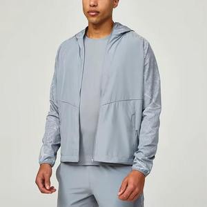 Conjunto Deportivo para Hombre, Chaqueta Cortavientos Ligera y Ecológica de Poliéster/Nailon con Capucha y Pantalones Cortos de Secado Rápido para Correr - Product Image 6