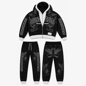 Ensemble de survêtement sportif tendance noir et or personnalisé avec imprimé étoile graphique, sweat à capuche stylé et pantalon de jogging assorti pour unisexe - Product Image 1