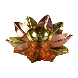 Diya de Latón Joti Brillante y Pulido, Forma Personalizada con Tema de Ángel, Decoración Festiva para Diwali, Diseño Decorativo para el Hogar, Pooja - Product Image 1