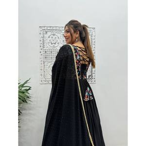 Robe Anarkali de soirée XL de créateur avec dupatta style pantalon pour un look élégant - Product Image 5
