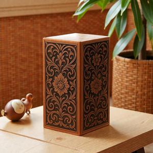 Urne en bois artisanale avec gravure florale et papillon, boîte à souvenirs commémorative, design floral gravé au laser - Product Image 1