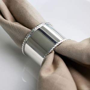 Anillo de Servilleta Metálico Contemporáneo Diseñado para Hogares Modernos, que Realza el Estilo de la Mesa con Líneas Limpias y Acabado Premium - Product Image 1