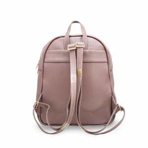 Sac à dos de sport décontracté beige P47440 Compagnon de transport confortable pour tous les jours - Product Image 1