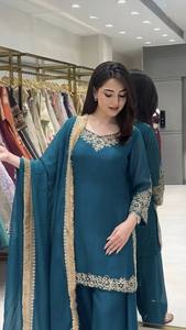 Ensemble Salwar Kameez 2 Pièces Brodé Bordeaux pour Femme – Haut Long et Pantalon Coupe Ajustée Séchage Rapide Style Traditionnel - Product Image 5